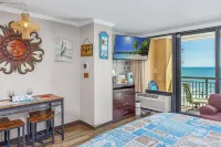 KING Bed! NO cleaning fee! OCEANFRONT, Studio, See the ocean from the bed!
