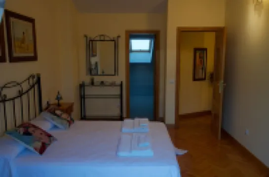 HOUSE WITH SWIMMING POOL IN MIÑO Hotels in Comarca de Betanzos