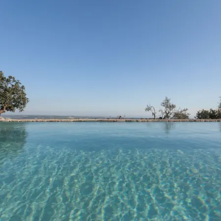 Rustic chic villa with large veranda, private pool, barbecue and free WiFi