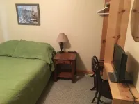 5 BR/2.5 BA Hunting & Fishing Lodge