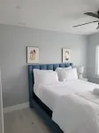 Heart of Sunrise and Sawgrass! Hotels near Royal Plaza Shopping and Office Complex