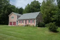Vermont Summer Getaway • Fire Pit, Yard Games, Near Lake • Sleeps 11