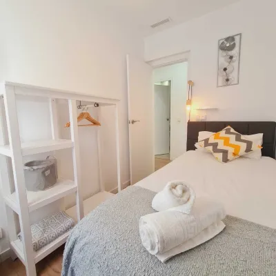 G11_nice 4 Bedrooms Apartment With Balcony, in Sagrada Familia. Exiample 사그라다 파밀리아 호텔