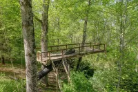 Charming Mtn Lodge, Fire Pit, Mtn View, WiFi, Grill, Treehouse, Close to Town!