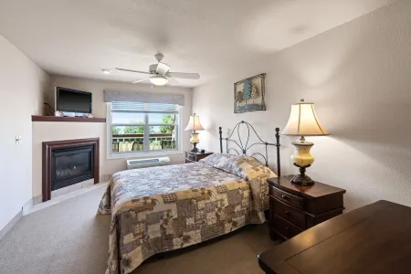 Spacious Lakeside Condo at Tagalong Golf Resort with Indoor Pool and Hot Tub