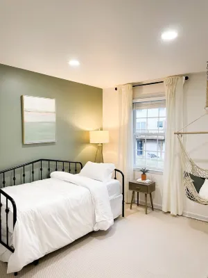 Modern Kid-Friendly Stay, Conveniently Located near MessiahU & Harrisburg Hotel dekat Messiah College