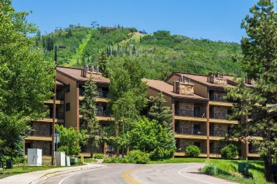 Spacious 3B/3B Condo. Luxury Amenities. 1st FLR. Hot Tubs. Close to all the FUN.