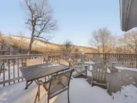 100 Yards to Slopes & Fred's : Firepit : Pets : 500 Mbps : Mt Views : Beech Barn