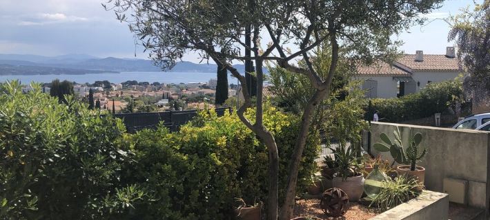 QUIET location on the heights of La Ciotat - PANORAMIC VIEW over the bay - Charming. Hotels in La Ciotat
