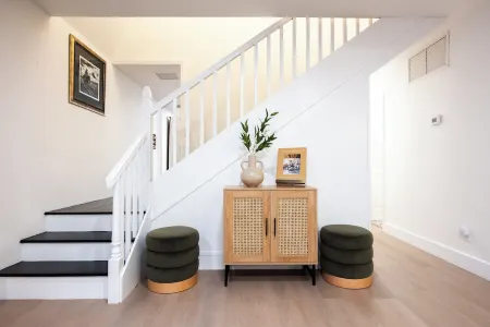 Vero Beach Gem: Pool, Game Room, King Beds, minutes to the beaches...