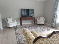 Family Friendly Fully Renovated Quiet House Hotels in Weakley County