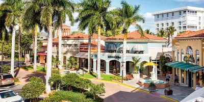 MODERN 4BDR VILLA, LAKE VIEWS, WARM SALT WATER POOL, CLOSE TO BEACH, SEE VIDEO Hotel dekat Naples / Marco Island KOA Holiday