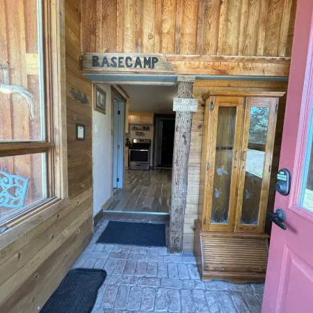 BaseCamp - Rustic Cottage in Collbran