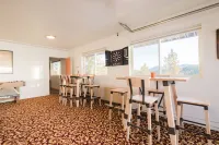 Sunrise+Sunset views - HotTub / Firepit / RecRoom / BBQ / Yoga studio /Treadmill