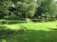 Charming Well Equipped Lodge by the Beautiful River Yarty