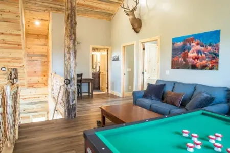 Stone Hearth Hideaway Отели в г. Duck Creek Village