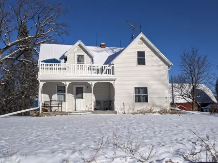 Hill FarmCharming Farm House Perfect for All Season Activities in the Country! Отели в г. Мо