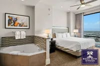 LUXURY 4 bdrm Presidential Penthouse Suite@Wyndham Hotel a 