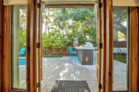 Sunny Palms Villa - Heated Pool + Hot Tub, 2 miles to the Beach!