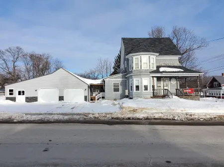 Large House on ATV and Snowmobile Trails