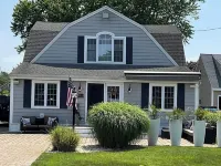 Charming year-round beach home in Indian Town, Old Saybrook Staples附近的飯店