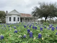 Country Farmhouse close to Texas A&M, wedding venues, & wineries!