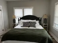 HazelHouse 1920’s BEAUTIFUL 2bed/1bath, Pet-Friendly WIFI