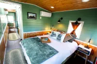 Beautifully Renovated Yellow Union Pacific Caboose, Tehachapi Overlooking Cable