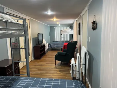 5 bedroom, 3 bath, beautiful hickory kitchen, large living space, sleeps 14