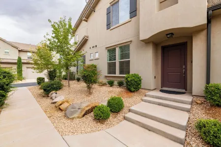 Newly Renovated Townhome. Pet Friendly! St. George