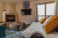 North Sunflower Casita @ SantuaRio Grande - Cozy Casita+Fireplace+Private Patio Hotel a Los Ranchos de Albuquerque