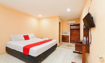 RedDoorz Plus Near Rscm Jakarta