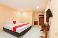 RedDoorz Plus Near Rscm Jakarta