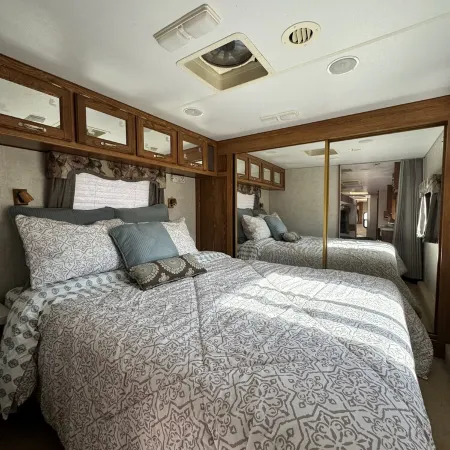 Serenity Oasis 5th Wheel Camper trailer