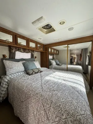 Serenity Oasis 5th Wheel Camper trailer