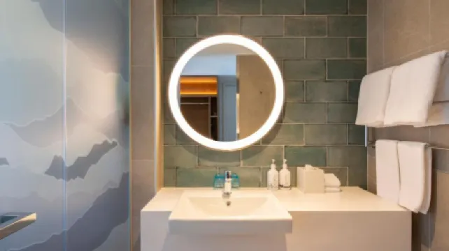 皇后鎮智選假日套房酒店