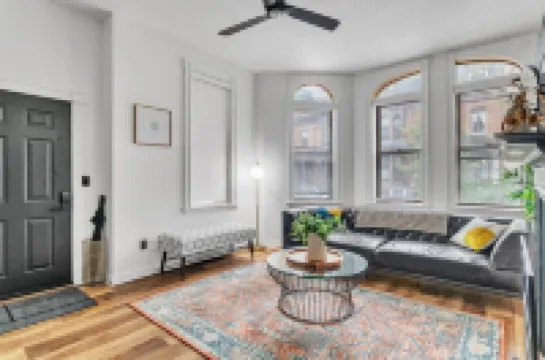 The Smith Victorian 2BR Brownstone Apartment