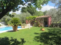 Detached villa with good amenities, private pool, close to Aix en Provence Hôtels à : Coudoux