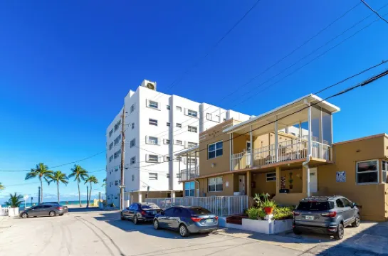 Beachfront 2 Story/3BRM/3BA/ 2 Ocean View Terraces / Free Parking