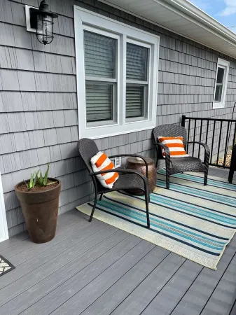 Sweet cottage with outdoor shower