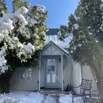 Downtown Paonia-cozy & quaint home