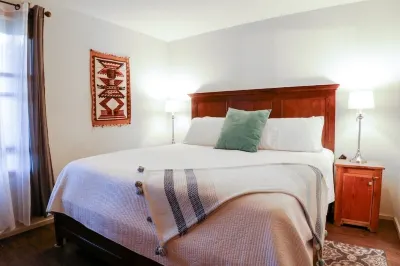 Gorgeous Condo Near Historic Santa Fe Plaza!