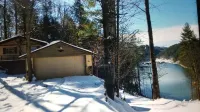 Lake Watauga FAMILY FUN, Sunny Lake Front Home  Private Dock  Water Toys WiFi