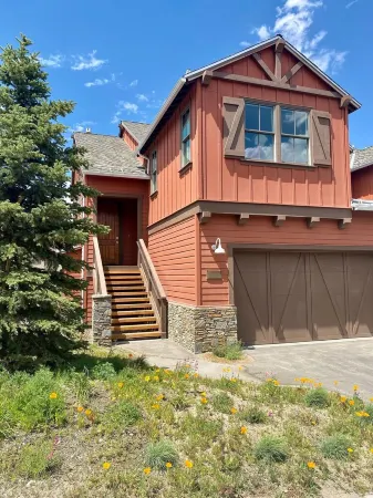 Mammoth Mountain Gondola Views from This Beautiful Retreat!