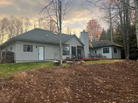 Northwood's Fish Haven on Beautiful Moose Lake; 2 kayaks, Lilly pad & game-room