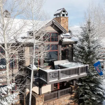 Luxurious Ski-in Ski-out Home in Arrowhead community