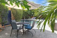 Studio apt near Wilton Manors, private fenced yard with pool, puppy friendly.