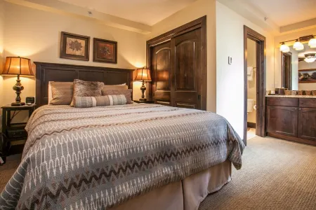 3 bd/3 ba w/ views ski in/out