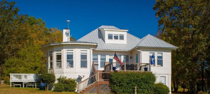 Great house with dock on Lake Murray SC.  Excellent for families, fishing, fun Hotels in Newberry County