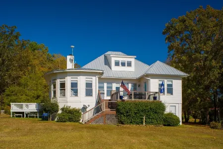Great house with dock on Lake Murray SC.  Excellent for families, fishing, fun